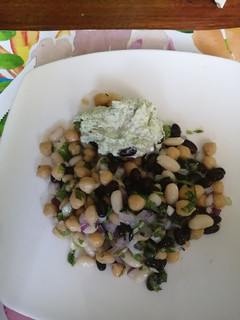 Una foto de Ensalada mix de legumbres
