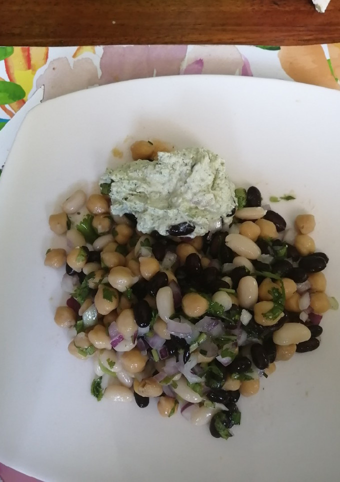 Una foto de Ensalada mix de legumbres