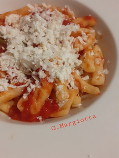 Foto di C:catill, con pomodoro fresco e ricotta dura