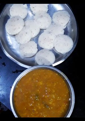 A picture of Sambar with idli.