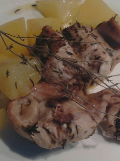 Una foto de Conejo asado con patatas