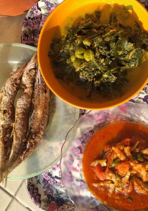 Foto resep Menu harian: sayur gulai daun ubi, sambal teri jos & ikan goreng