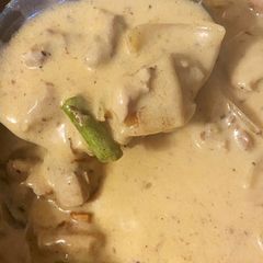 A picture of Creamy chicken with mushroom and asparagus.