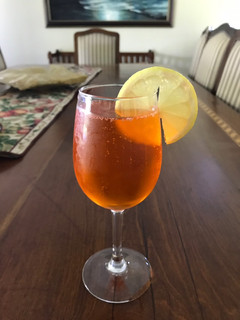 Una foto de Aperol spritz