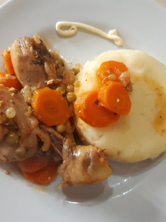Una foto de POLLO A LA PORTUGUESA CON Puré 🥰 Fácil y rápido 🤗☺