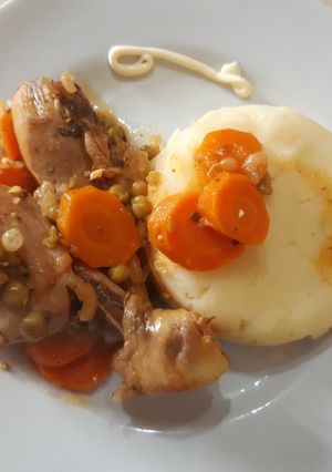 Una foto de POLLO A LA PORTUGUESA CON Puré 🥰 Fácil y rápido 🤗☺
