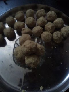 सूजी मावा के लड्डू (Suji - mawa ke laddu recipe in hindi) रेसिपी मुख्य फोटो