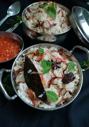 A picture of Onion mint pulao.
