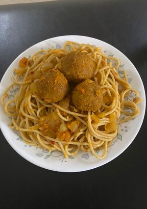 A picture of Spaghetti with veg balls.