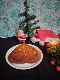 A picture of Plum cake.