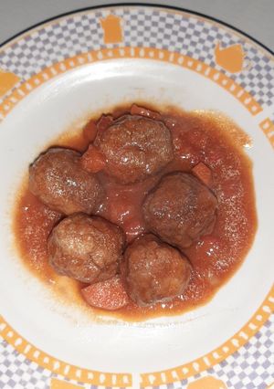 Una foto de Albóndigas con tomate
