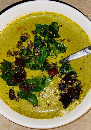 A picture of Mint chutney.