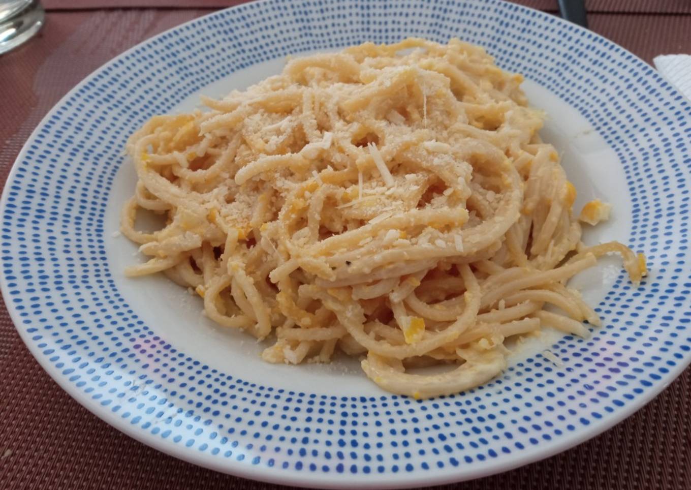 Pasta cremosa con maíz