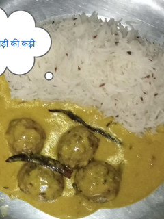 A picture of लौकी की पकोड़ी की कढ़ी.