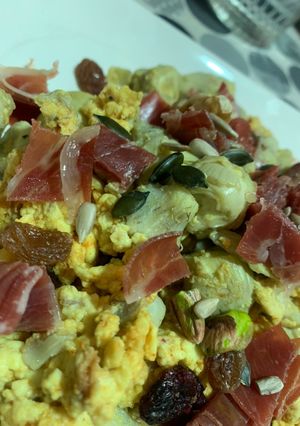 Una foto de Revuelto de alcachofas con jamón