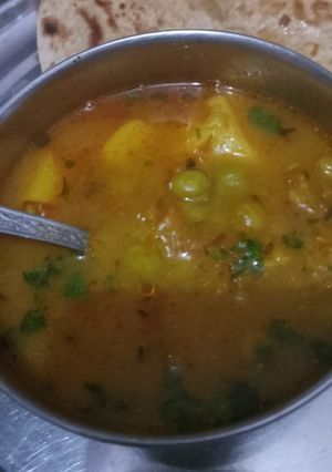 A picture of Aloo matar ki sabji.