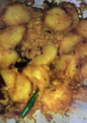 A picture of Dum aloo.