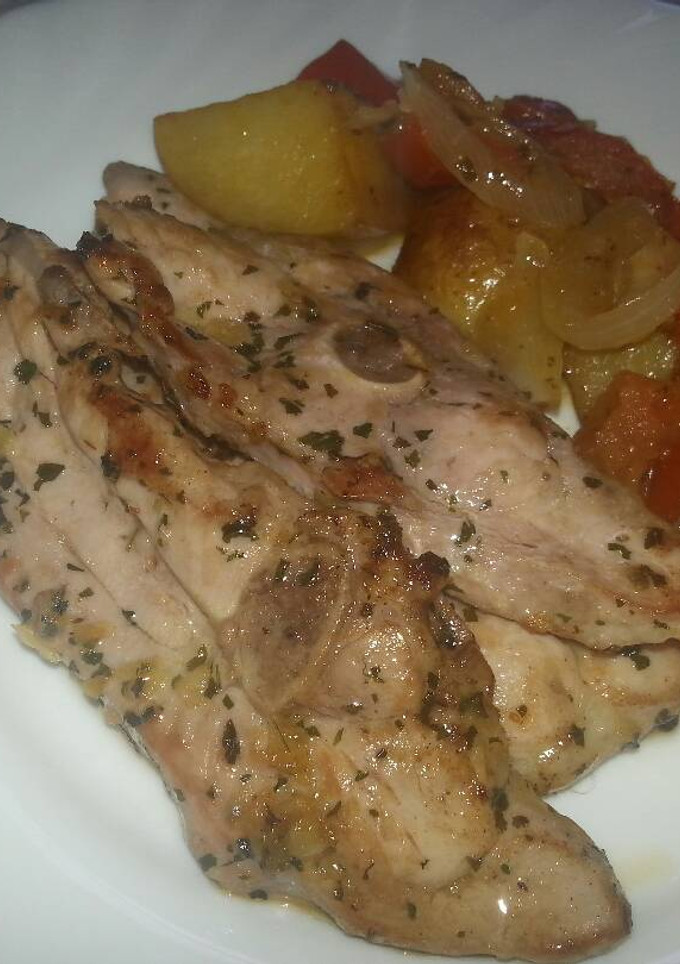 Una foto de Muslos de pavo al ajillo