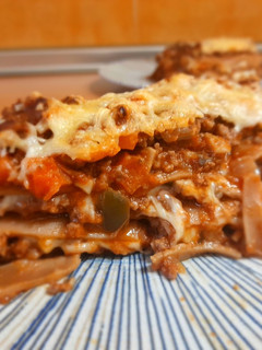 Una foto de Lasaña integral con carne picada y verduritas