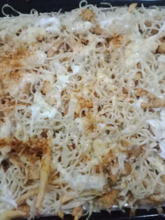 A picture of Baked chicken noodles.