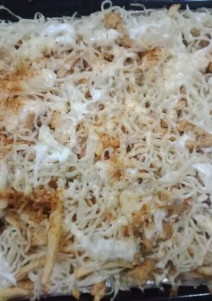 A picture of Baked chicken noodles.