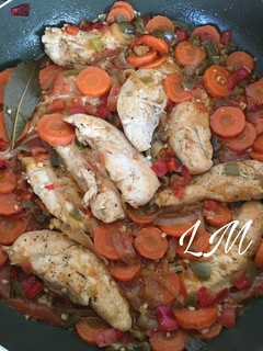 Una foto de Pollo en salsa