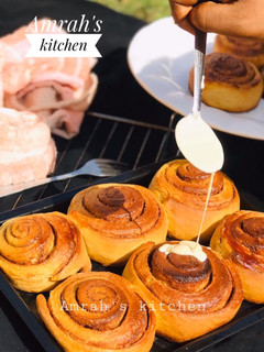 Cinnamon rolls ainihin hoton girkin