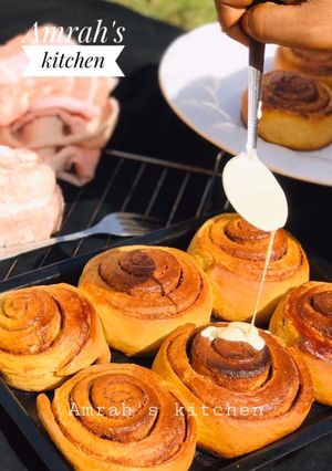 Cinnamon rolls ainihin hoton girkin