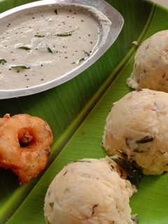 ஓட்டல் ஸ்டைல் வெண் பொங்கல் செய்முறை முக்கிய புகைப்படம்