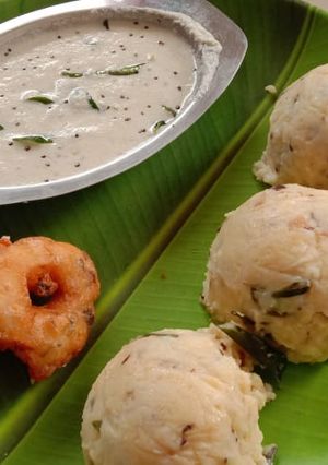 ஓட்டல் ஸ்டைல் வெண் பொங்கல் செய்முறை முக்கிய புகைப்படம்