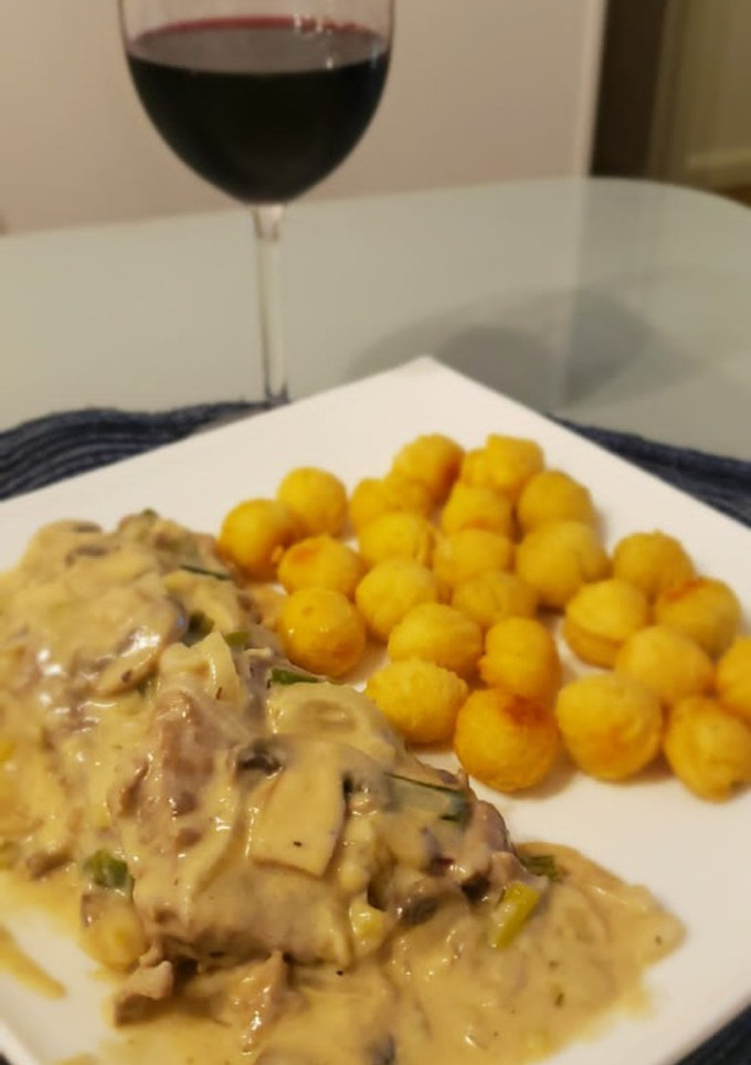 Una foto de Lomo al Champiñón