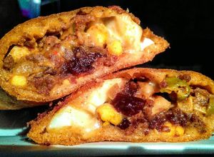 Una foto de EMPANADAS🌮Colombianas con Relleno Chileno...!😋