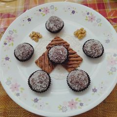 A picture of Banana Walnut Choco Balls.