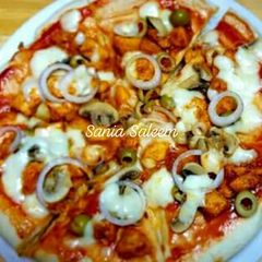 A picture of Chicken Tikka Pizza.