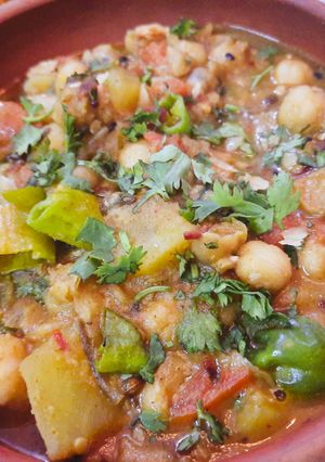 A picture of Karahi Chola Chaat.