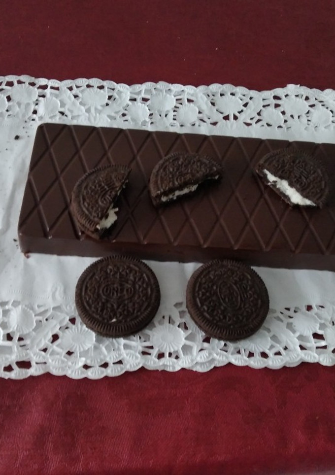 Una foto de Turrón de chocolate, con galletas de Oreo