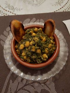 Una foto de Garbanzos con espinacas
