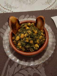 Una foto de Garbanzos con espinacas