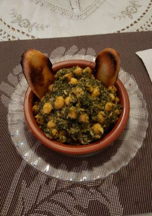 Una foto de Garbanzos con espinacas