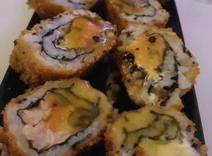 Una foto de Hot Rolls - Sushi caliente