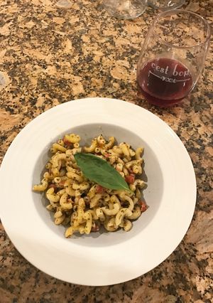 A picture of Louise's Pasta with garlic pesto sauce.