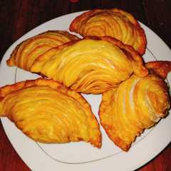 A picture of Curry Puff Metode Oles.
