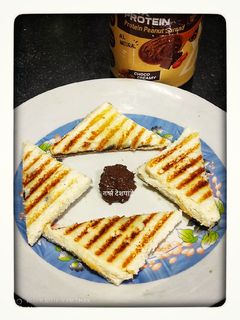 चॉकलेट पीनट बटर सँडविच (Chocolate peanut butter sandwich recipe in marathi) रेसिपी चे मुख्य फोटो 