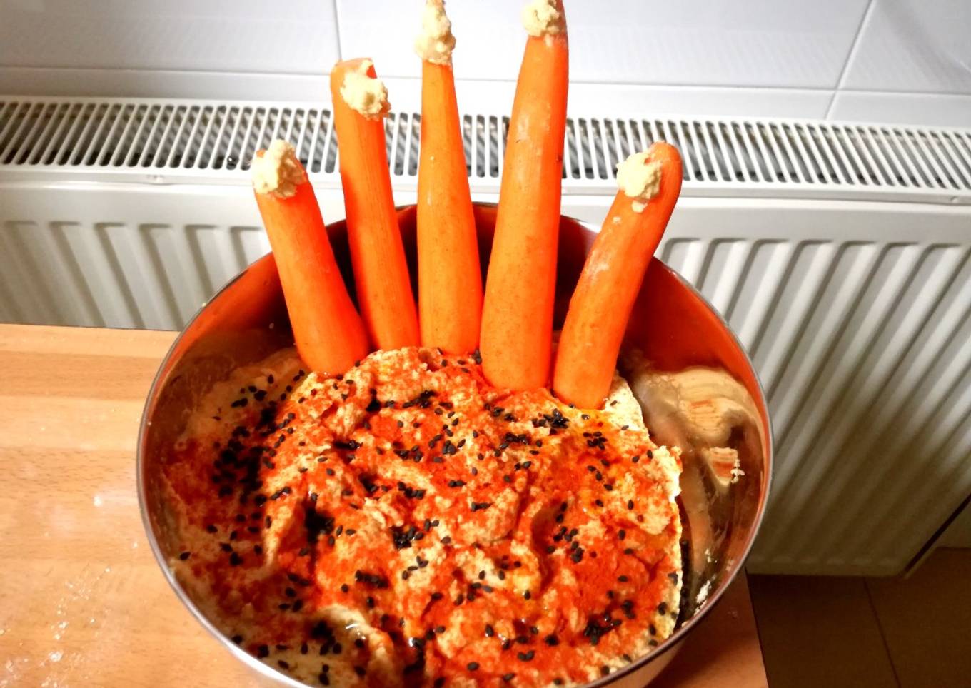 Hummus mano de zombie para Halloween 🎃