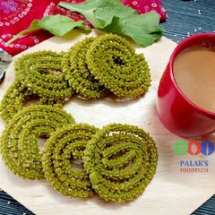 A picture of Spinach cheese butter Chakri or Murukku.