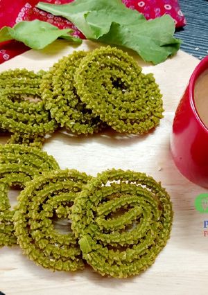 A picture of Spinach cheese butter Chakri or Murukku.