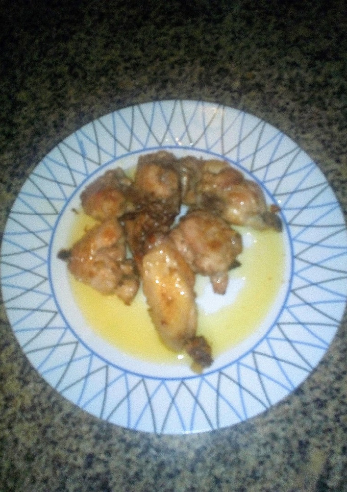 Una foto de Pollo al ajillo
