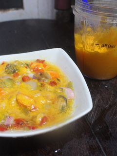 Una foto de Ensalada de marisco con mayonesa de zanahoria