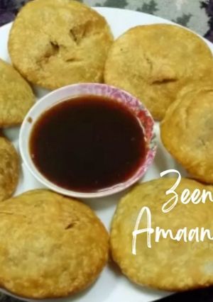 A picture of Daal Kachoris.