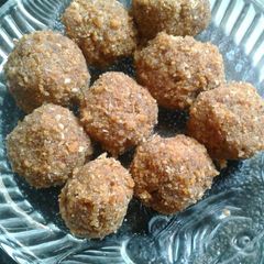A picture of Khoya dryfruits balls.